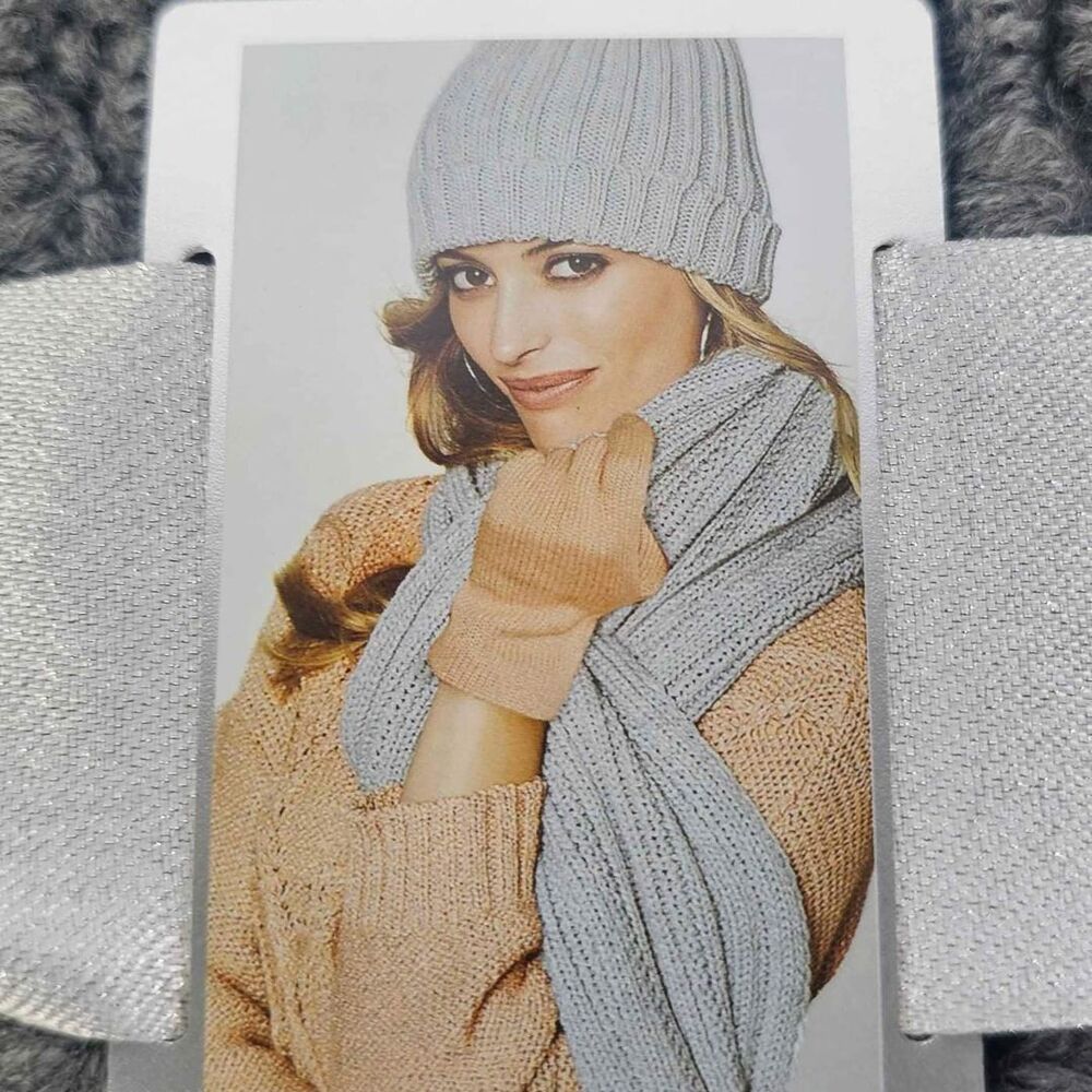 NEW/NWT NY&C Gray Knit Scarf & Gloves Women's Set Winter Gift Set